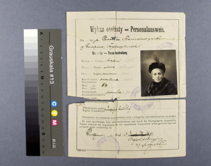 Identity card of Frieda Freundlich
