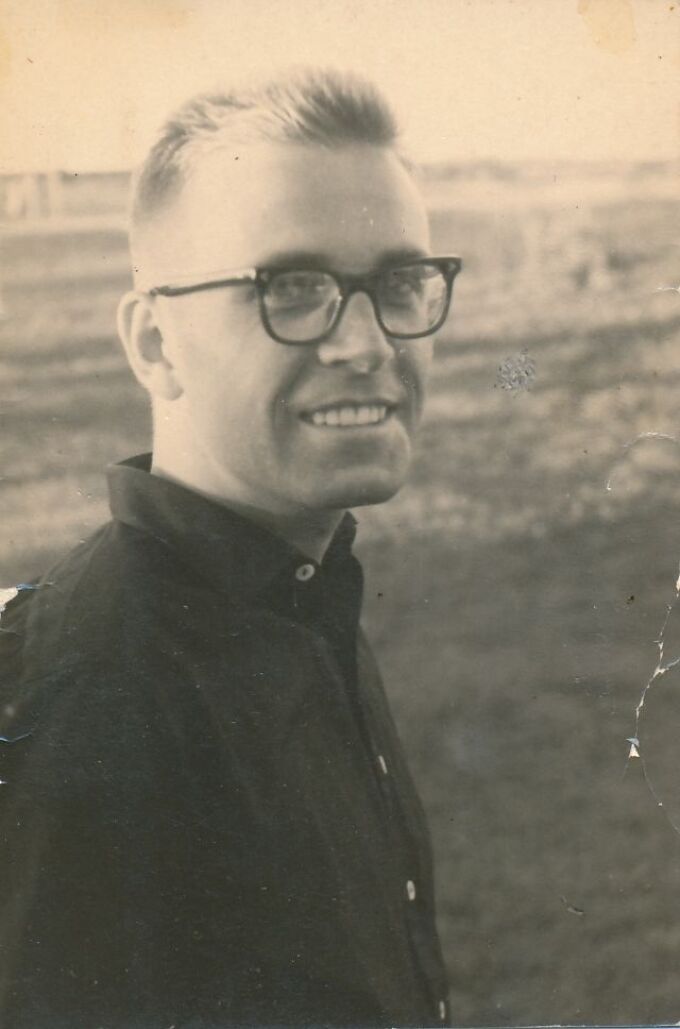 schwarz-weiß Bild von Hartmut Ross als junger Mann